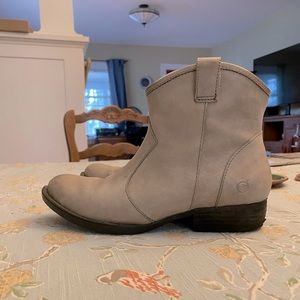 Born Women’s Boot, flannel lining, well loved with zipper